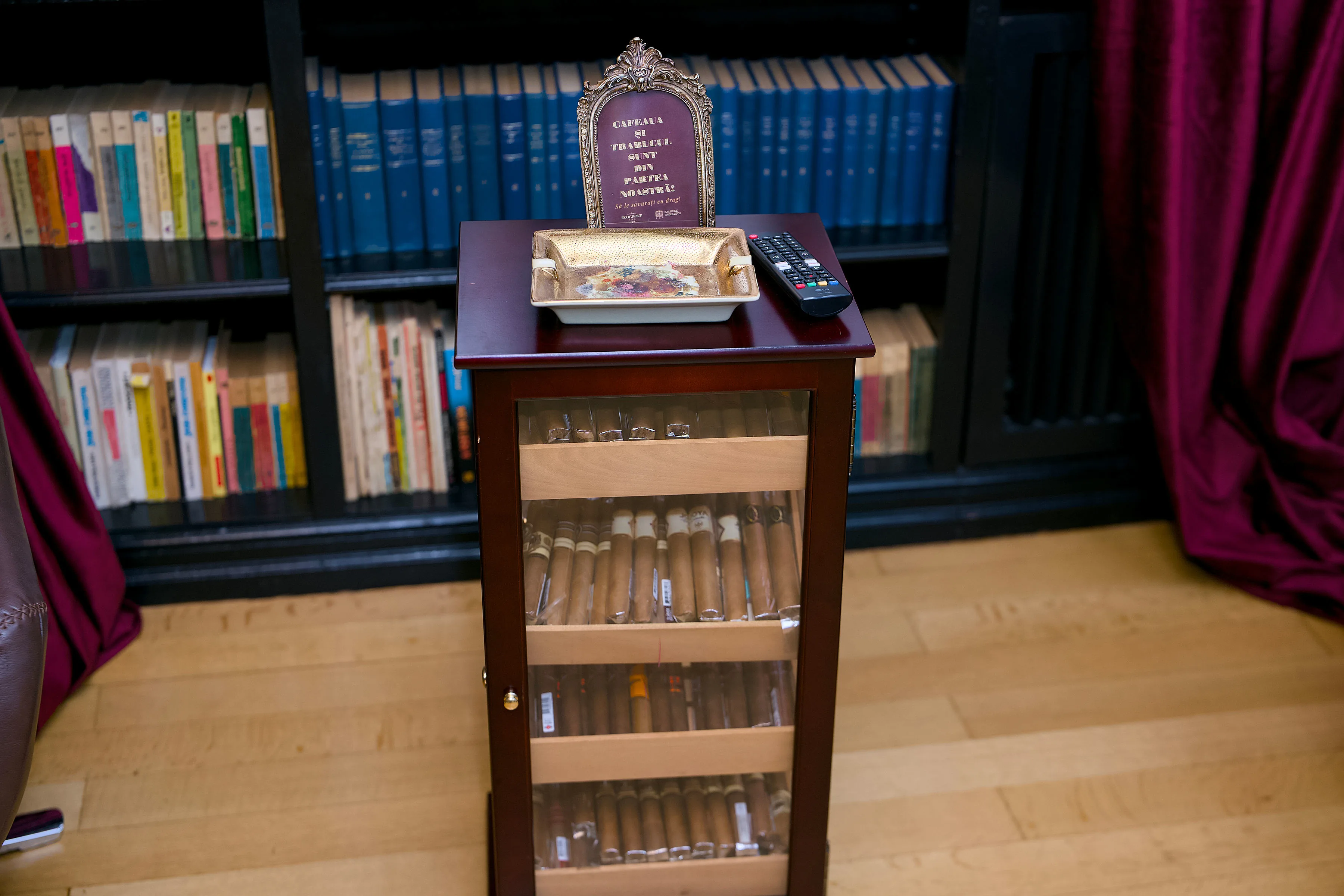 Spatii private Cigar Louge Art. History. Experience. la EkoGroup Vila42 (1)